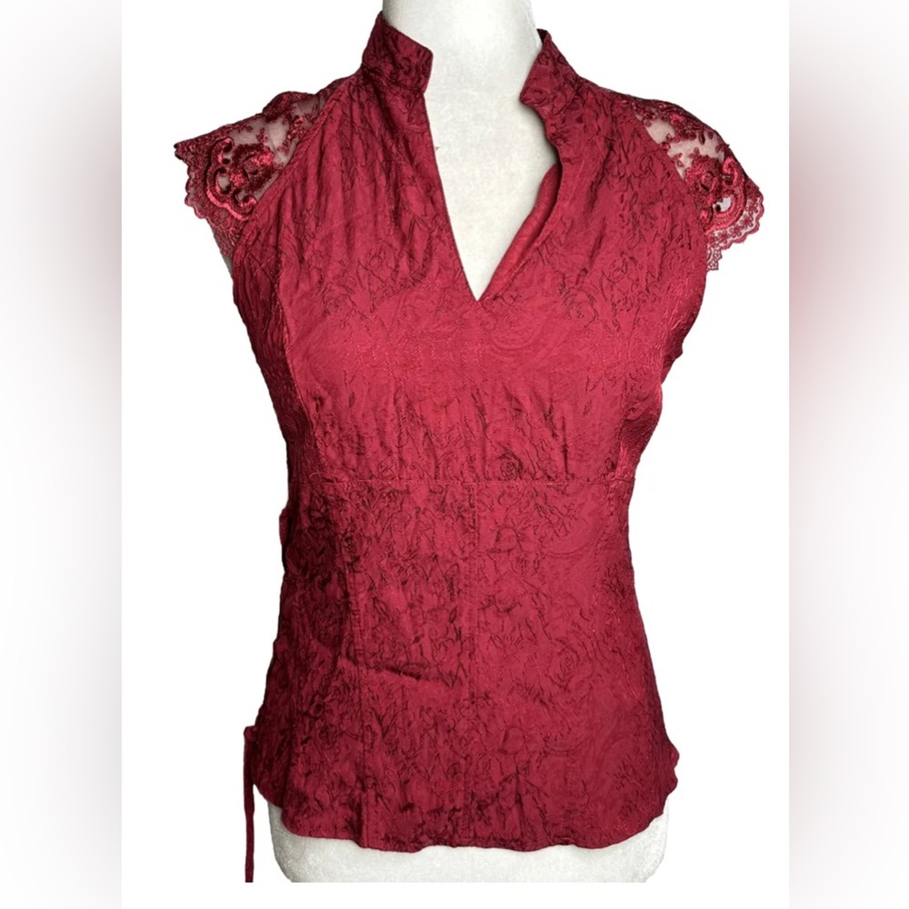 NEXT red Blouse Size L (USA)40 EUR . Flutter Sleeve . Floral V Neck
